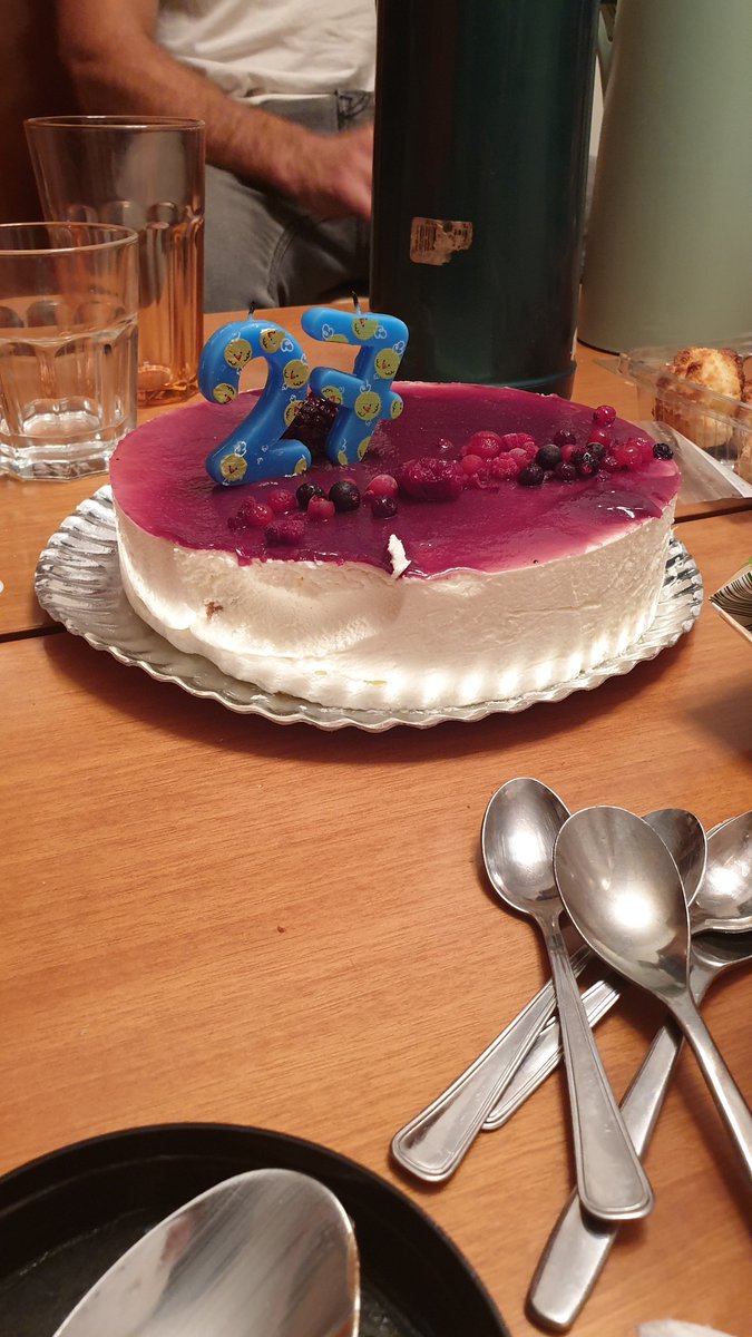 IsraelLampertti's tweet photo. Me hace muy bien saber que estoy rodeado de buena gente y de buena energia, con ellos el estar lejos de la familia/amigos se hace mucho mas llevadero. Muchas gracias y los quiero fuertisimo! ♥
#CumpleañosFeliz #Mis27 #ArgentinosEnMadrid #Madrid #MAD #España #ESP https://t.co/gG9FfscG7J