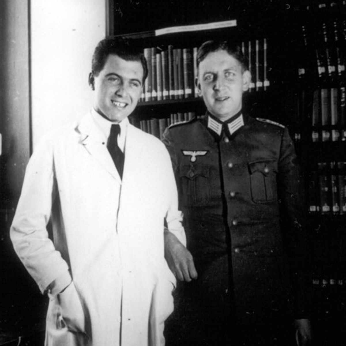 MelgerTina's tweet photo. Convido a una altra cervesa qui és capaç de trobar-hi diferències.

Josef @sanchezcastejon #MENGELE

 #SpainIsAFascistState #AlertaNazi #pSSoe https://t.co/oH3diYVLKy