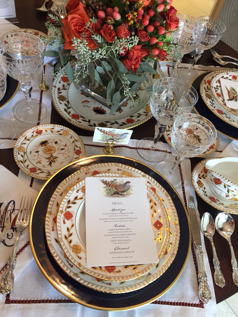 replacementsltd's tweet photo. Easy to see fall is @LindseyCHarper’s favorite season with this gorgeous #hpmkt #diningbydesign table. Meet Lindsey starting at 4 p.m.  200 N. Hamilton St. #replacementsltd #aldenparkes #DesignOnHPMkt https://t.co/pSDgIKZvjQ