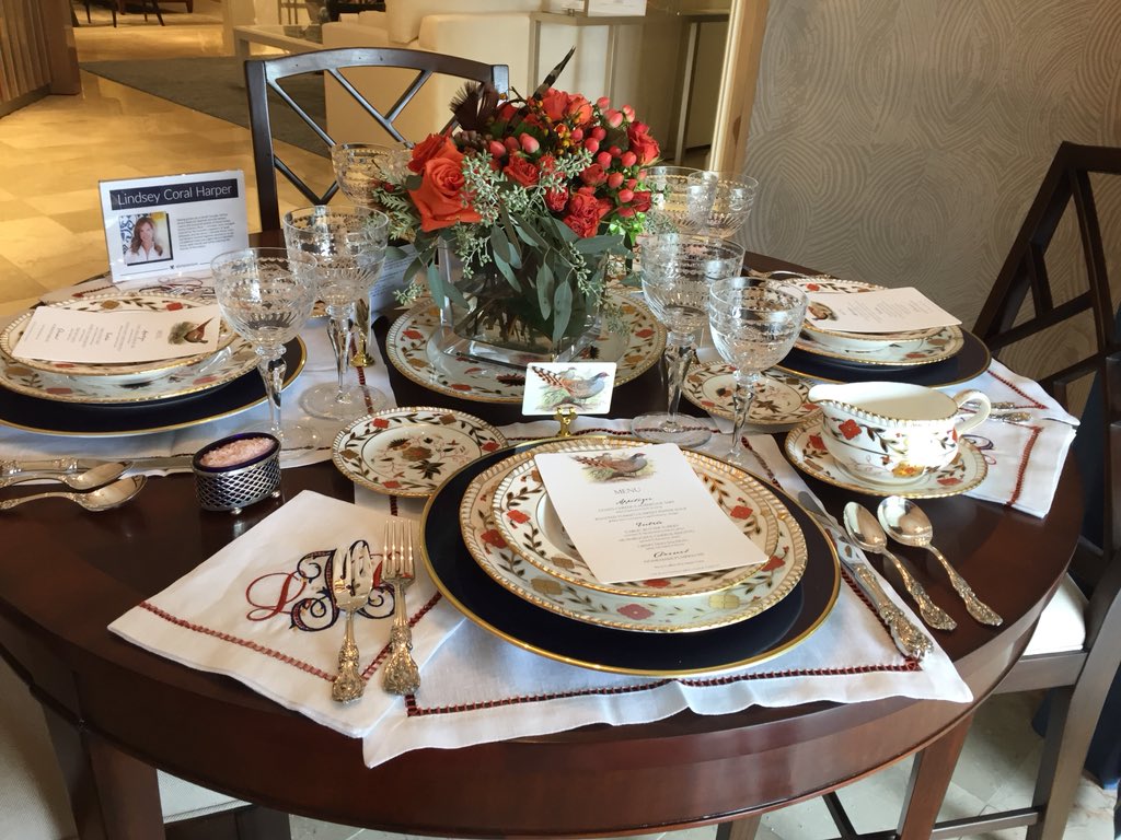 replacementsltd's tweet photo. Easy to see fall is @LindseyCHarper’s favorite season with this gorgeous #hpmkt #diningbydesign table. Meet Lindsey starting at 4 p.m.  200 N. Hamilton St. #replacementsltd #aldenparkes #DesignOnHPMkt https://t.co/pSDgIKZvjQ