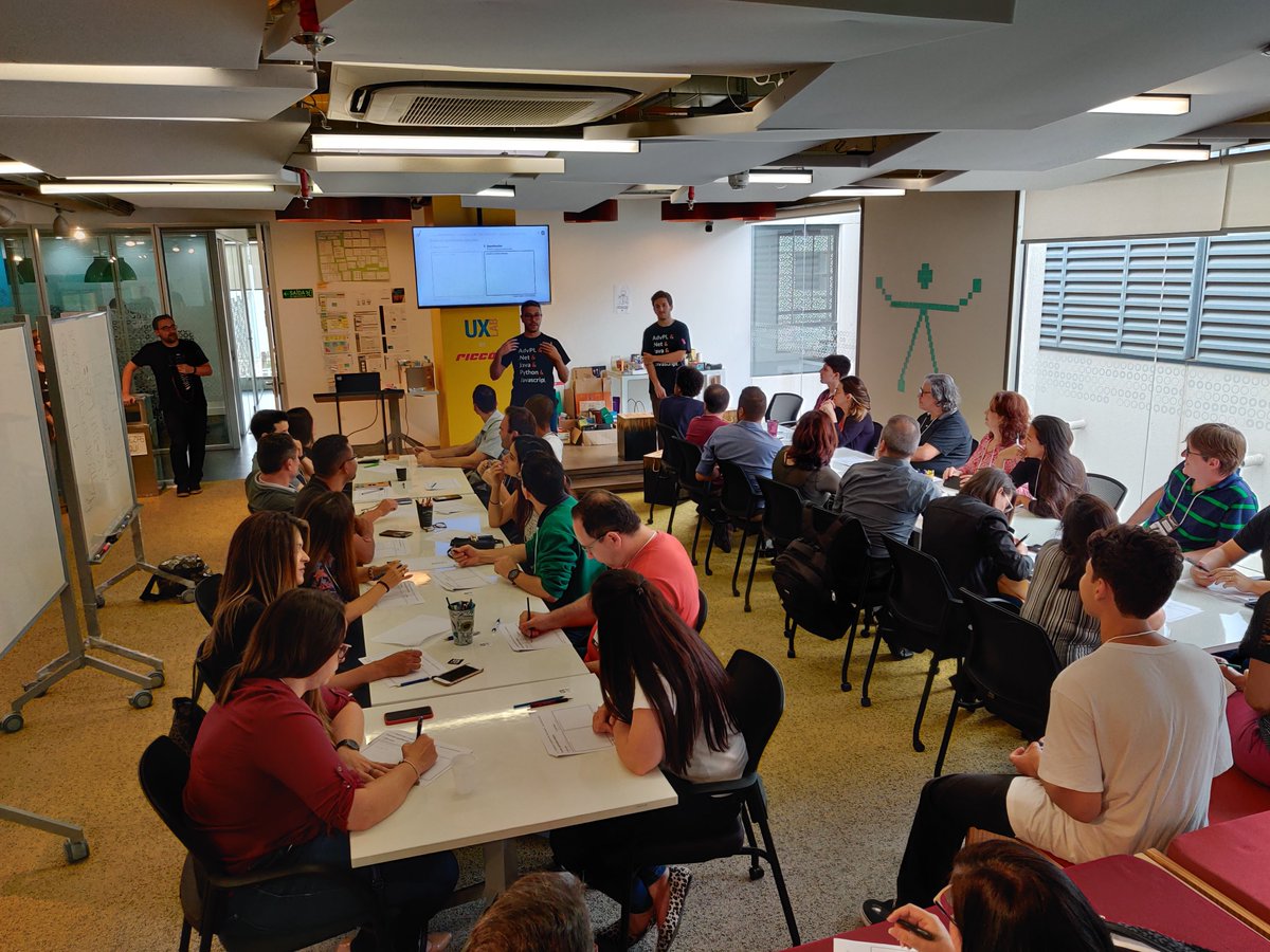 UXLabSP's tweet image. Para comemorar o dia do Profissional de TI, a @TOTVS  abriu suas portas nos dias 15 e 16 de outubro para realizar diversas oficinas. O UX Lab participou realizando dois crash courses de Design Thinking, fazendo com que todos colocassem a mão na massa.

#UXLabDays #UXLabFAZ