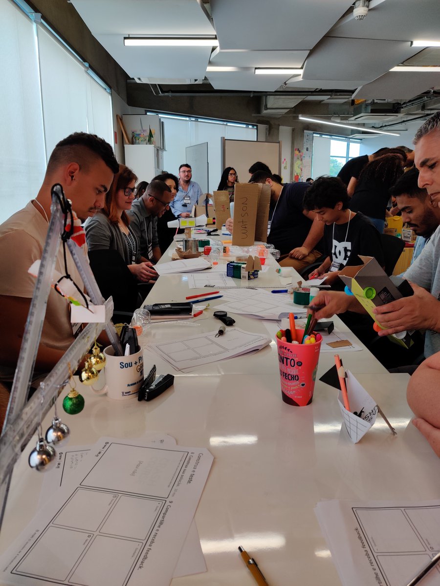 UXLabSP's tweet image. Para comemorar o dia do Profissional de TI, a @TOTVS  abriu suas portas nos dias 15 e 16 de outubro para realizar diversas oficinas. O UX Lab participou realizando dois crash courses de Design Thinking, fazendo com que todos colocassem a mão na massa.

#UXLabDays #UXLabFAZ