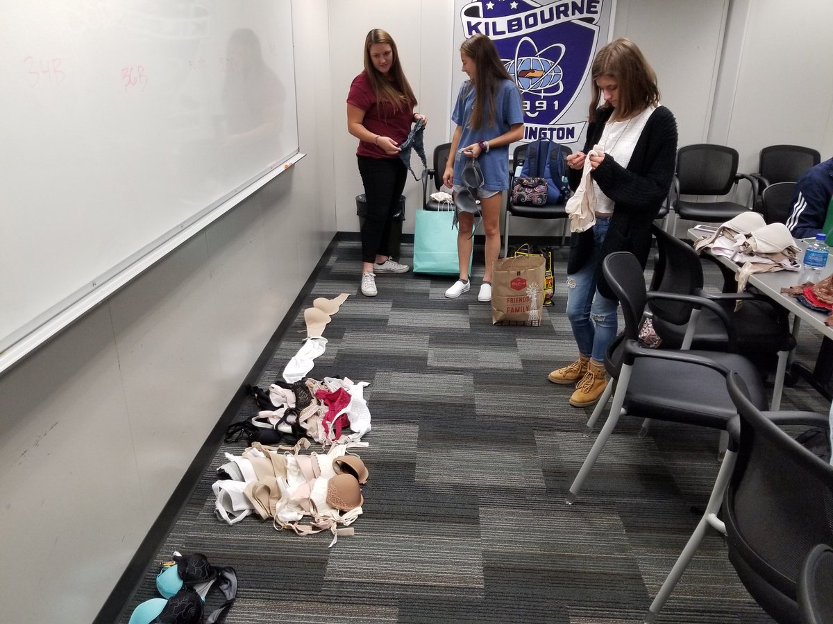 WKHSInteract's tweet photo. Halloween tags for @RMHCofCentralOH treat bags and donation drive sorting for @I_Support_Girls Columbus! #Volunteer #ItsWorthIt https://t.co/wHdPnSRpH0