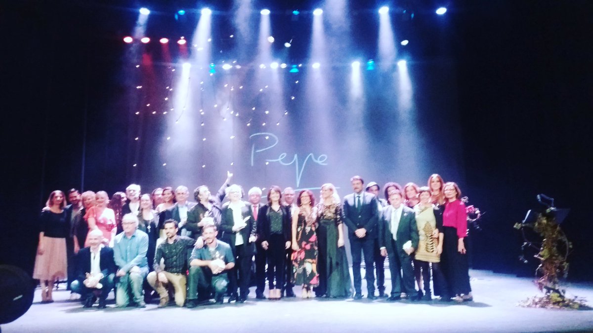 teaprinalicante's tweet photo. Foto de familia, un maravilloso fin de fiesta para una noche mágica
#premisestruch https://t.co/SO0fAFm1sK