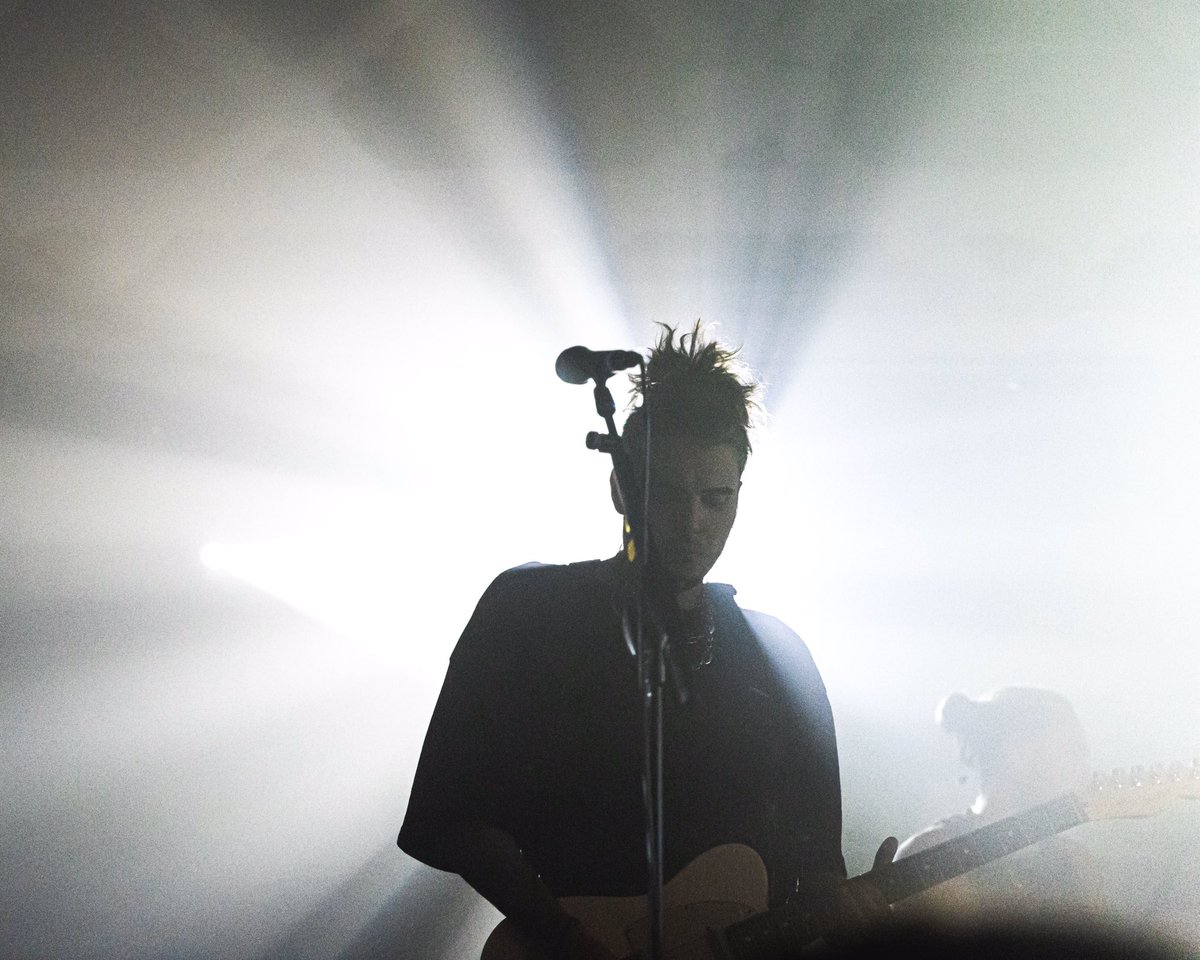 rosiaphoto's tweet photo. I went out searching for an angel, then you came to me my darling || Chase Atlantic, Razzmatazz, Madrid October 16th 2019 https://t.co/LKjeUhJLF8