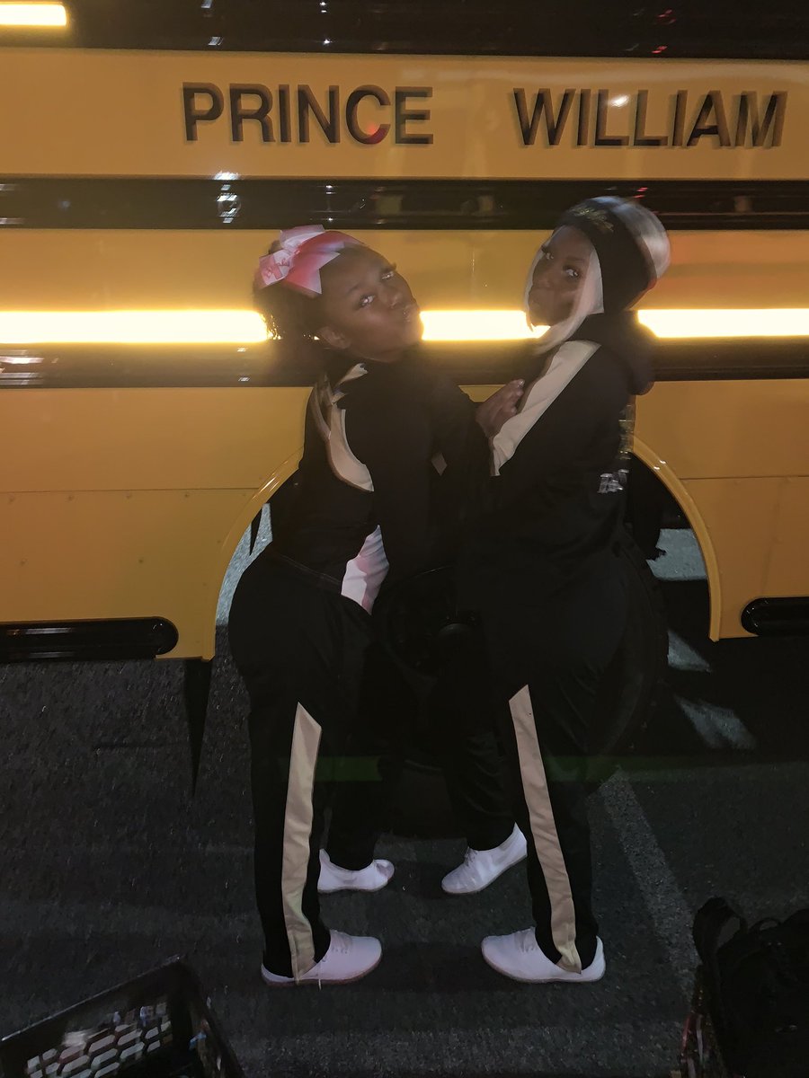 pejaahmakaai's tweet photo. Love my team , wouldn’t cheer for anyone else ❤️ #DARKSIDEEEE 🖤💛 https://t.co/SIX3AycOi7