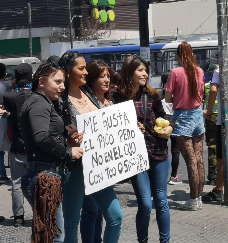 eljvlio's tweet photo. Que La Cagan Las Chiquillas #EstoPasaEnChile #InterModalLaCisterna 😂😂😂 https://t.co/OxTJhCDQdD