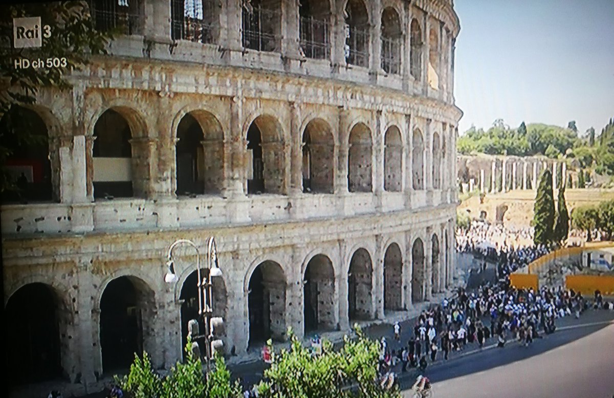 agta_guide's tweet image. Il problema delle file, il numero dei visitatori maggiore al numero dei biglietti a disposizione, il limite dei 3000 ingressi in contemporanea, l'inadeguatezza dei servizi di security...il #Colosseo è di fatto un monumento a numero chiuso. #21ottobre #Report