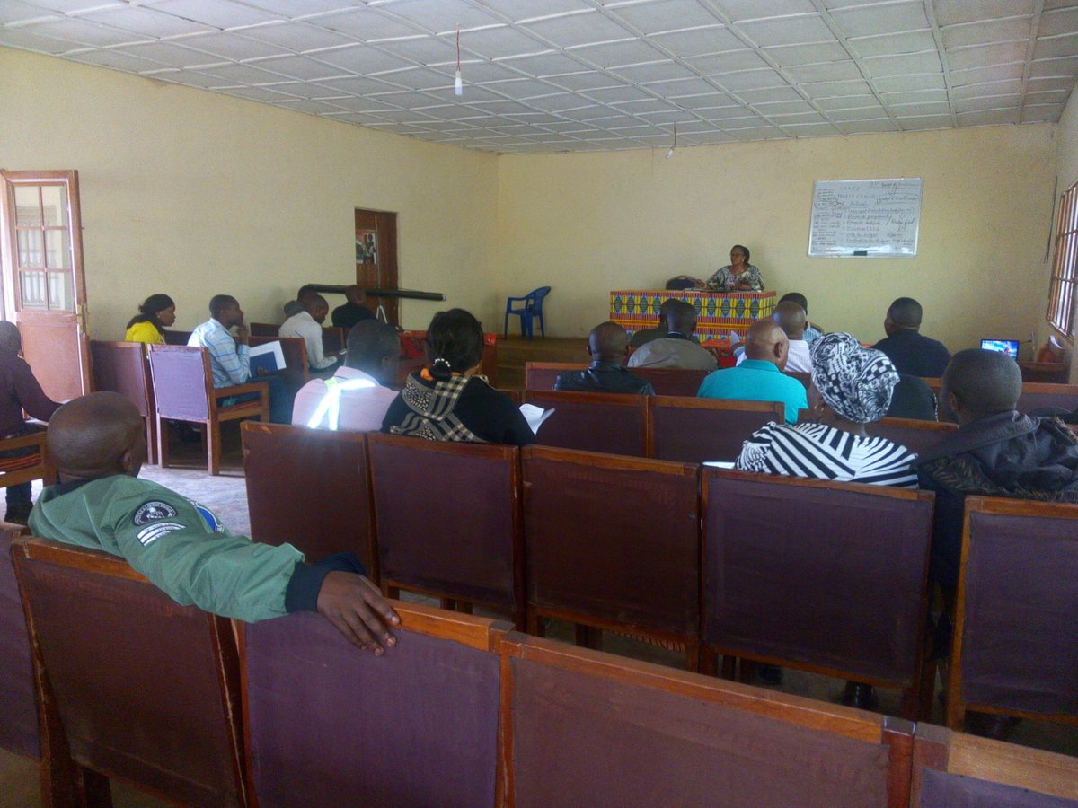 CLuhwindja's tweet photo. #LUHWINDJA: Atelier du Comité Local de Développement (#CLD-Luhwindja) ce 21 Octobre 2019 pour pallier au 6è point du chronogramme qui est l'approbation communautaire des besoins prioritaires (réunions populaires).
@MwamiTony @MwamikaziE @TheoKASI @NarcisseBisimwa https://t.co/IbN8X6hIgm