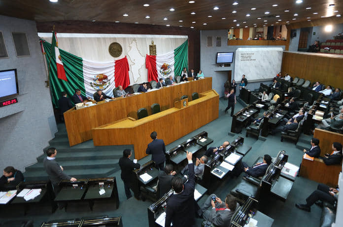 FueraCloset_AC's tweet photo. Aprueba Congreso de Nuevo León con 36 votos a favor y cinco en contra, reforma a Ley Estatal de Salud, mediante la cual, el personal de salud podrá negarse a prestar un servicio a una persona #LGBT, bajo el argumento de objeción de conciencia. https://t.co/163JBQWlKA