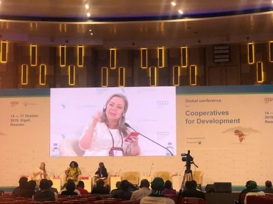 AscoopColombia's tweet photo. Durante la conferencia Internacional de @icacoop  la directora ejecutiva de Ascoop, María Eugenia Pérez Zea presentó su ponencia sobre “El empoderamiento de las mujeres a la vanguardia del desarrollo sostenible” #coopconference19 

https://t.co/NF2lQEMvRv https://t.co/oqz5DZ4eHz
