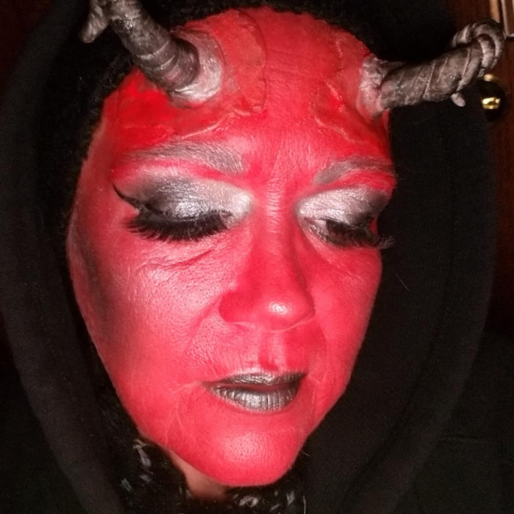 GnawtyGirl's tweet photo. Halloween look, brought out The Lil Devil in Me. Horns I made over the weekend.
@wetnwildbeauty #redpaintpot
@Crayola #modelmagicclaywhite
@elfcosmetics #porelessputtyprimer
@luxurybysofia #liquideyeliner @okalan #metals @kiss #witchlashes
@RubiesCostumeCo
#zombieliquidlatex https://t.co/trTxMX5OhK