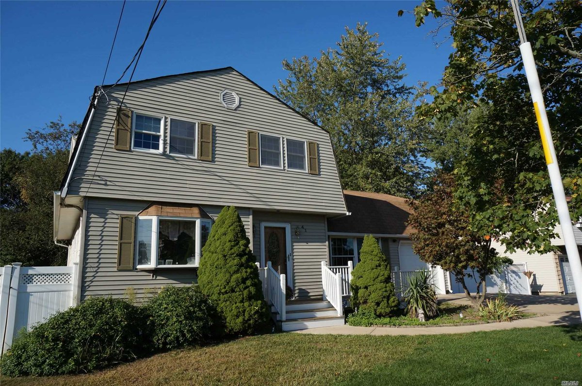 remaxbeyondny's tweet photo. Now Under Contract: Team Hermanowski's listing in Lake Grove on 41 Hy Place! Listed at $380,000. For more information, please call them @ 631-406-6608.

#WeAreRemax #remaxbeyondny #realestate #homesweethome #teamhermanowski #41HyPl #LakeGrove #wwwbuyorselllihomescom #longisland https://t.co/Ghw3tnBSpo