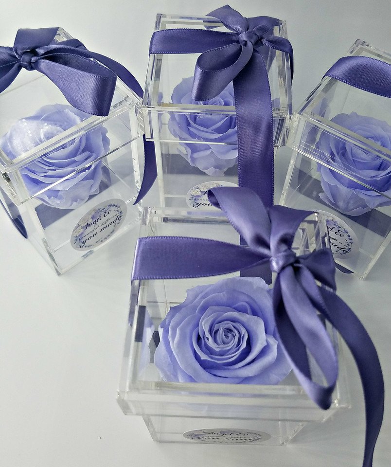 endlessblossoms's tweet photo. Personalized preservedrose in acrylic box. #Memorialgift #funeralgift #keepsake #thoughtfulgift #memorygift #griefandmourning https://t.co/23Bx1xuODG