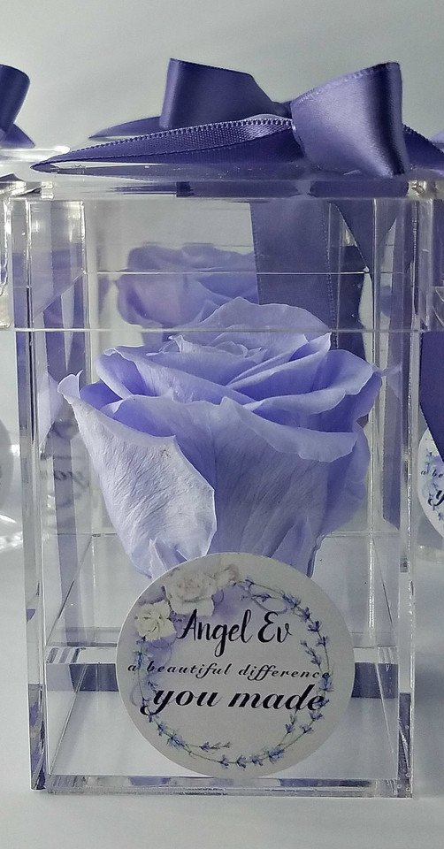 endlessblossoms's tweet photo. Personalized preservedrose in acrylic box. #Memorialgift #funeralgift #keepsake #thoughtfulgift #memorygift #griefandmourning https://t.co/23Bx1xuODG