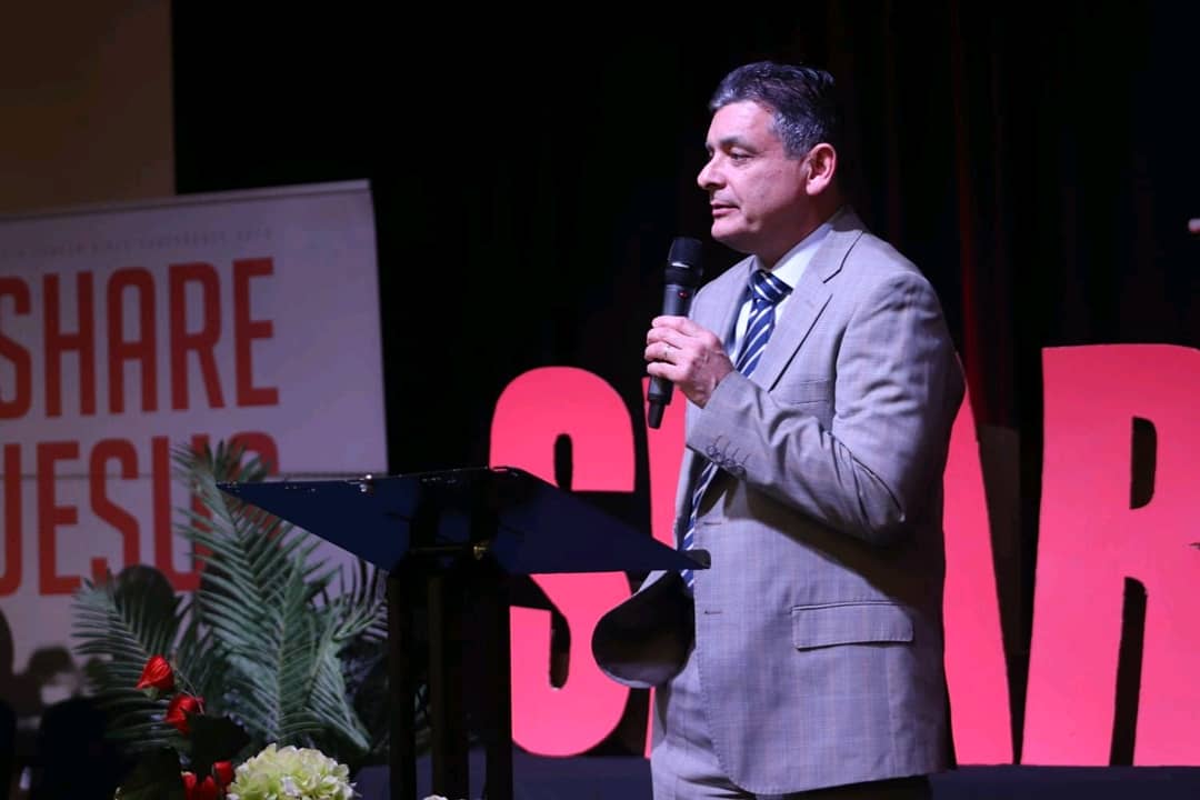 Pottershselive's tweet photo. #PHRC19 ⠀
⠀
Starting off our conference with a powerful message from Pastor Fred Rubi. The simplicity of the Gospel.⠀
⠀
Witnessing is sharing Jesus. He is the answer.⠀

"Don't be a robotic witness. Personalise it. Their is no recipe for it" - PS Rubi https://t.co/YFLlHZfhFe