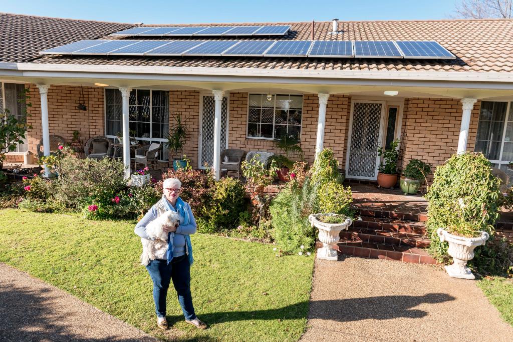 nswdphi's tweet photo. Up to 3,000 low income NSW households will be offered a free 3kW rooftop solar system + installation worth $4k as part of the Solar for Low Income Households Trial. Find out if you're eligible at https://t.co/ztMVouGX4T | @SAEGroup @originenergy @SolarHubAU https://t.co/FqcdbyXHUI