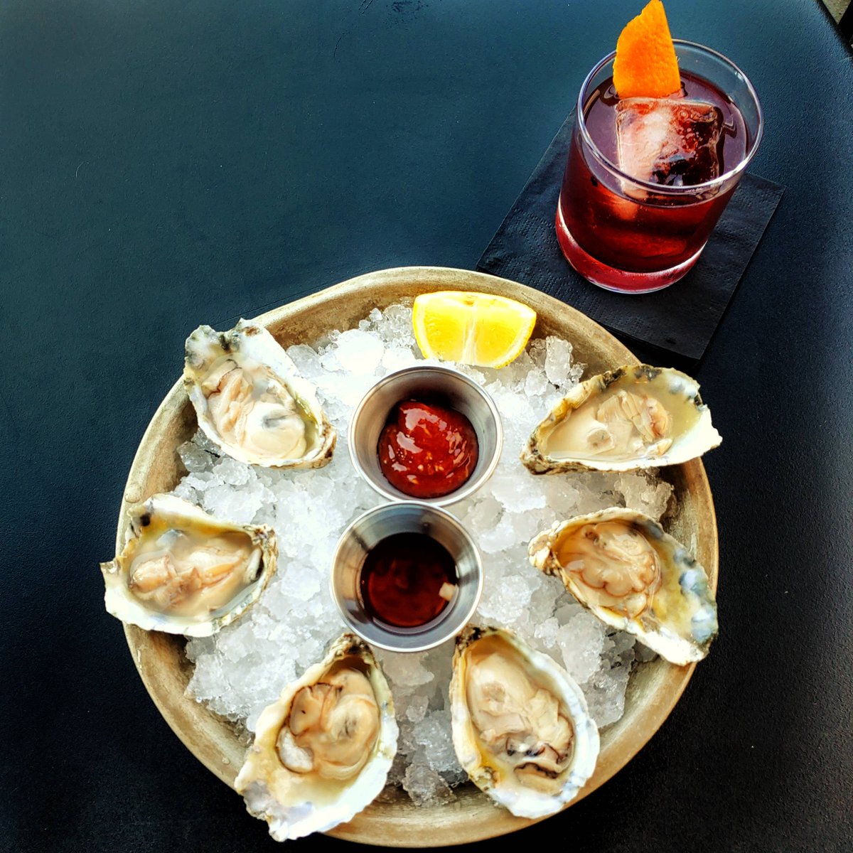 We're starting another week but you can look forward to $10 craft cocktails here at RockSalt. Perfect pick me up when paired with $1 oysters from 3-7pm.

#Rappahannock #RawBar #Oysters #CLT #CLTEats #Charlotte #CraftCocktail #Cocktail #Special #Local #Fresh #EatDrinkCLT #ParkRoad