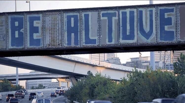 maryaligoz's tweet photo. I-45 South has a new graffiti...#TakeItBack #astros https://t.co/lBYpggsMAX
