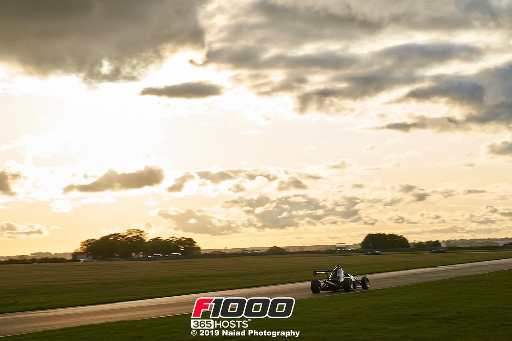 Might look calm and reflective from the outside, courtesy of our Official Photographer, @NaiadPhotograp1, but we bet Dan Gore wasn't having a snoozy sunlit drive at @SnettertonMSV