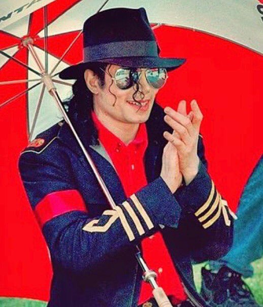 michellbella_17's tweet photo. This world without you is so silent and empty, come back to us wherever you are, we are waiting for your return, our hearts are full of pain and sadness😢💖🌻#loveyouMJ #always #forEver #Kingofpop 💗👑☀️🦋✌️ https://t.co/iRiPmUNq7k