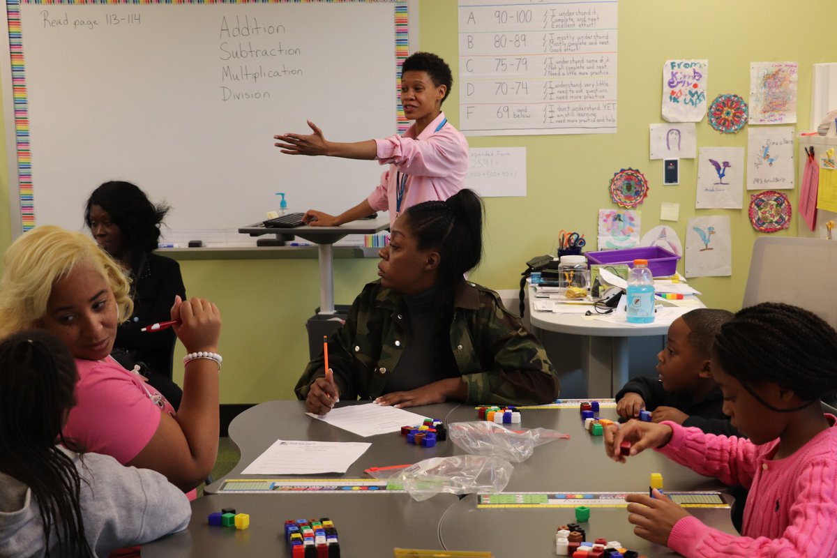 PSERoadrunners's tweet image. PSE Roadrunner families and teachers explore and play with math manipulatives during Numeracy Night!  @rockdaleschools @MathRcps #RCPSMathChallenge
