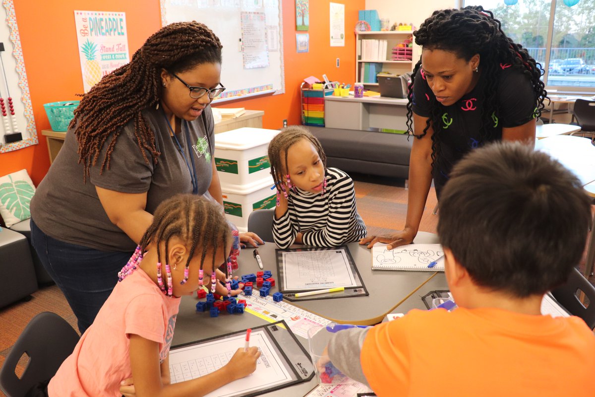 PSERoadrunners's tweet image. PSE Roadrunner families and teachers explore and play with math manipulatives during Numeracy Night!  @rockdaleschools @MathRcps #RCPSMathChallenge