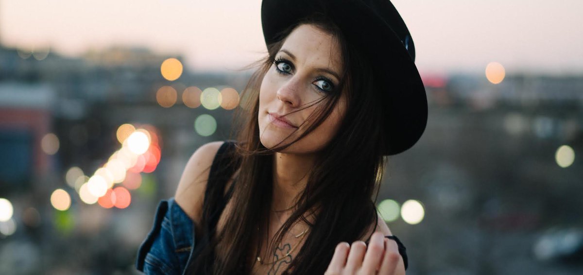 heirwavesonline's tweet photo. Songwriters Series No. 4 | @ginavenier opens up about her journey as a singer/songwriter in Nashville, measuring growth as a songwriter, and her new song “Ramone’s T-Shirt” by @dozzimusic.

Read More: https://t.co/H1L4zj208I https://t.co/NGRk2aq3ER