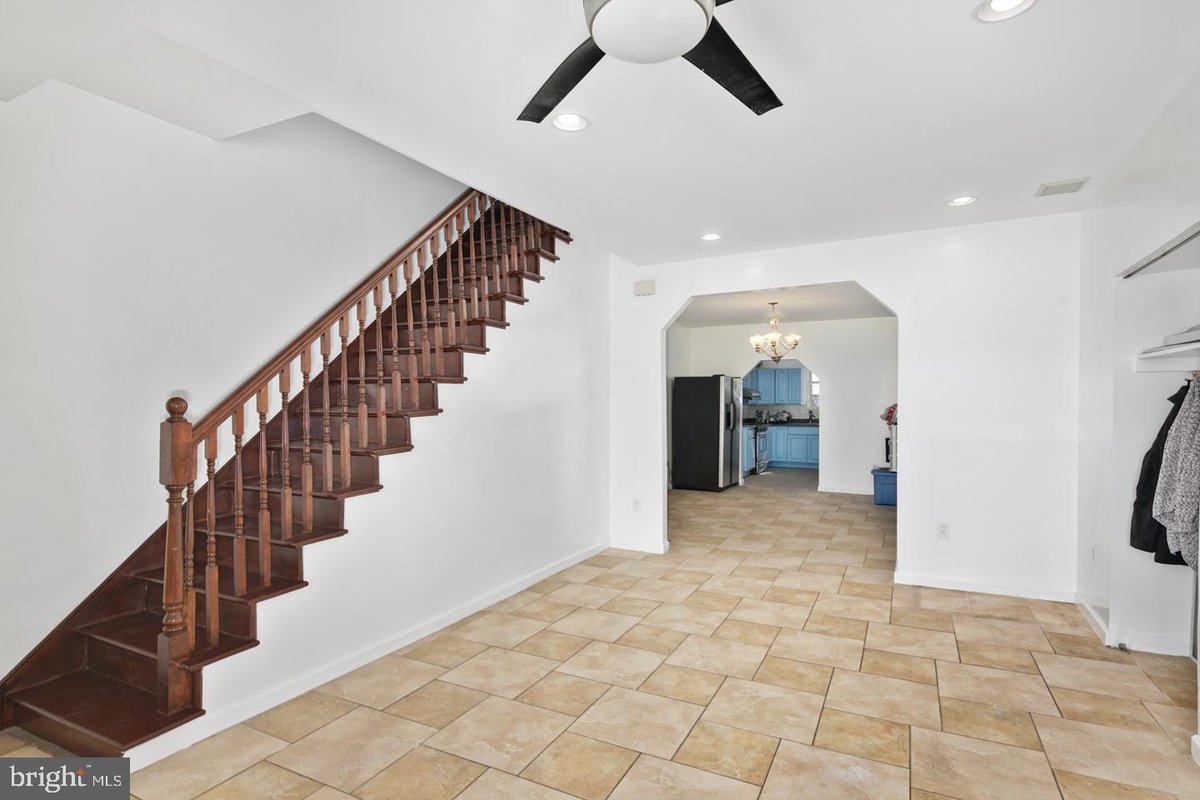 PSPRealEstate's tweet photo. 💥 JUST LISTED! 💥
Welcome to your vibrant new 3 story home in the Dickinson Narrows area! Recessed lighting, basement laundry, and tons of storage space are just some of the things that 623 Moore St has to offer. 
Listing Agent: @Solonsolditfast 
☎️ 267-225-7174 https://t.co/agzML0xo3Y