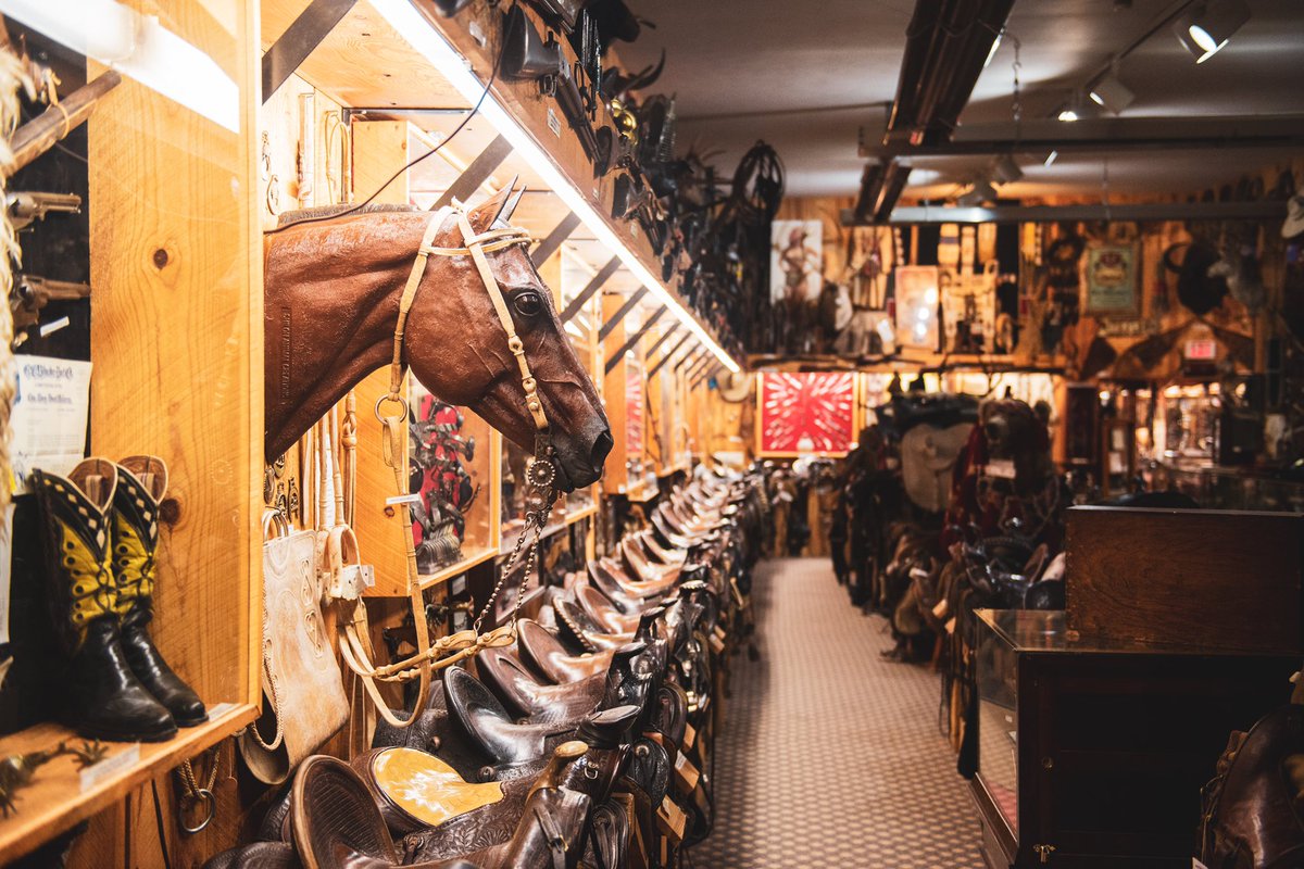• A LEGEND OF THE WEST •
King’s Saddlery is more than a maker of world-class ropes and saddles. King’s has become a proud signature brand for locals, an iconic stop for travelers, and an archive for legendary stories of the West. A visit to King’s Saddlery is a must.