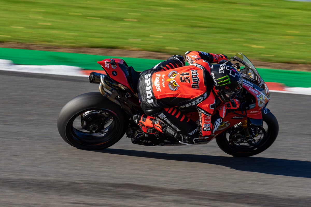 chris_c77's tweet image. Amazing weekend @Brands_Hatch for my first experience of @OfficialBSB going to take a while to go through and edit all my shots but had to get one up of the champ @Reddingpower powering out the Druids hairpin. #BSBShowdown #scottredding #ducati #paulbirdmotorsport
