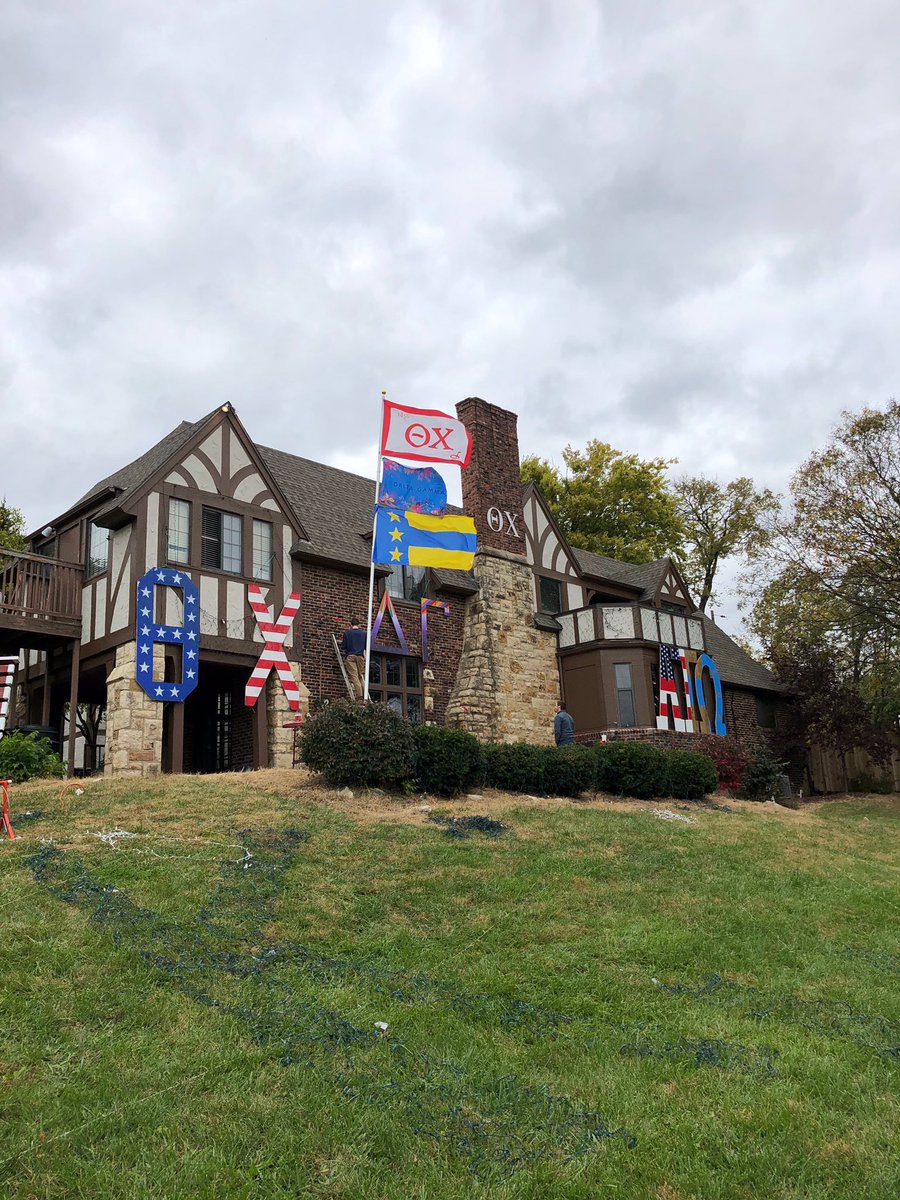 ATOatKU's tweet photo. @KUalumni Come check out Theta Chi’s house this week! We’ve decorated it for Homecoming 2019 with DG and Theta Chi https://t.co/NS0WejPdBJ