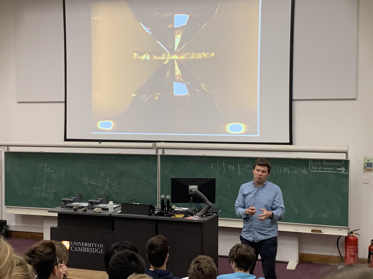 fengxiaolei91's tweet photo. First year lecture @EarthSciCam today taking about how we unders Earth’s core by #HighPressure technology, which is what my PhD about. Wish I had a chance to touch edge-cutting research back to my 1st year at university.#DiamondAnvilCell #ExtremeCondition #HPSTAR #simulation https://t.co/NtCj6fGaX1