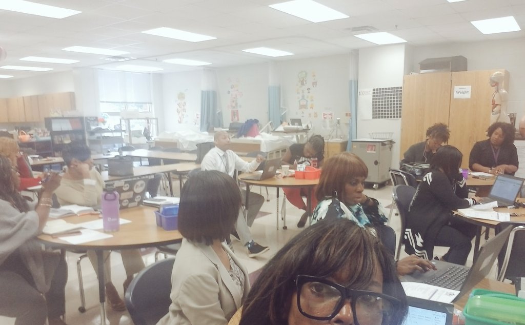 englishfirefly's tweet photo. Happening Now: Dr. @PrincipalFord leads by discussing the tenets of effective leadership as SAHS Instructional Leadership Team meets this evening to Take the Data Dive. #realdatatalk #correctiveactions @MsPgrass @CrystalJanuary @MicheleBowmanJD @melisha_plummer https://t.co/0bvTRn6yui