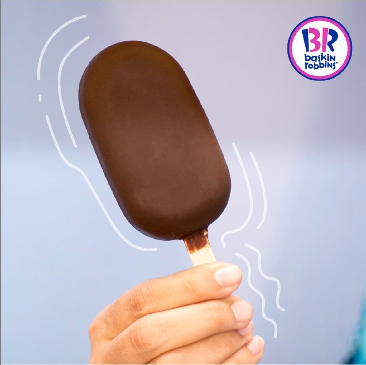 Sabes que eres un verdadero #chocolatelover cuando____________. Por eso no te
puedes perder nuestras paletas de chocolate negro con Pralines ‘N Cream, durante todo
el mes solo a RD 100.
#BaskinRobbins #CeleBRa #comidacasual #serviciorapido