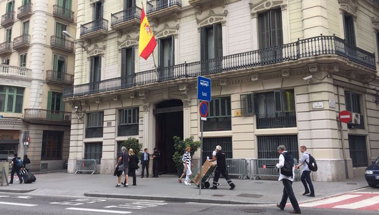 gcapdevila's tweet photo. Que Pedro Sánchez visiti amb naturalitat un lloc com la comissaria de Laietana, que fa 40 anys que hauria de ser un Centre de Memòria com és l'ESMA a l'Argentina, és una bona mostra de l'estafa de la Transició. https://t.co/TGJ5GwNeUg