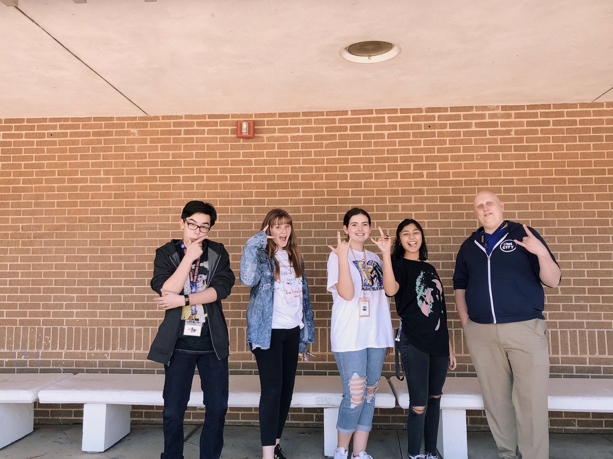 stuco_newtech's tweet photo. Some learners and staff repping their merch for Music Monday! #SavedByThePBL #RedRibbonWeek @NewTechCoppell https://t.co/tgXje9aiSw