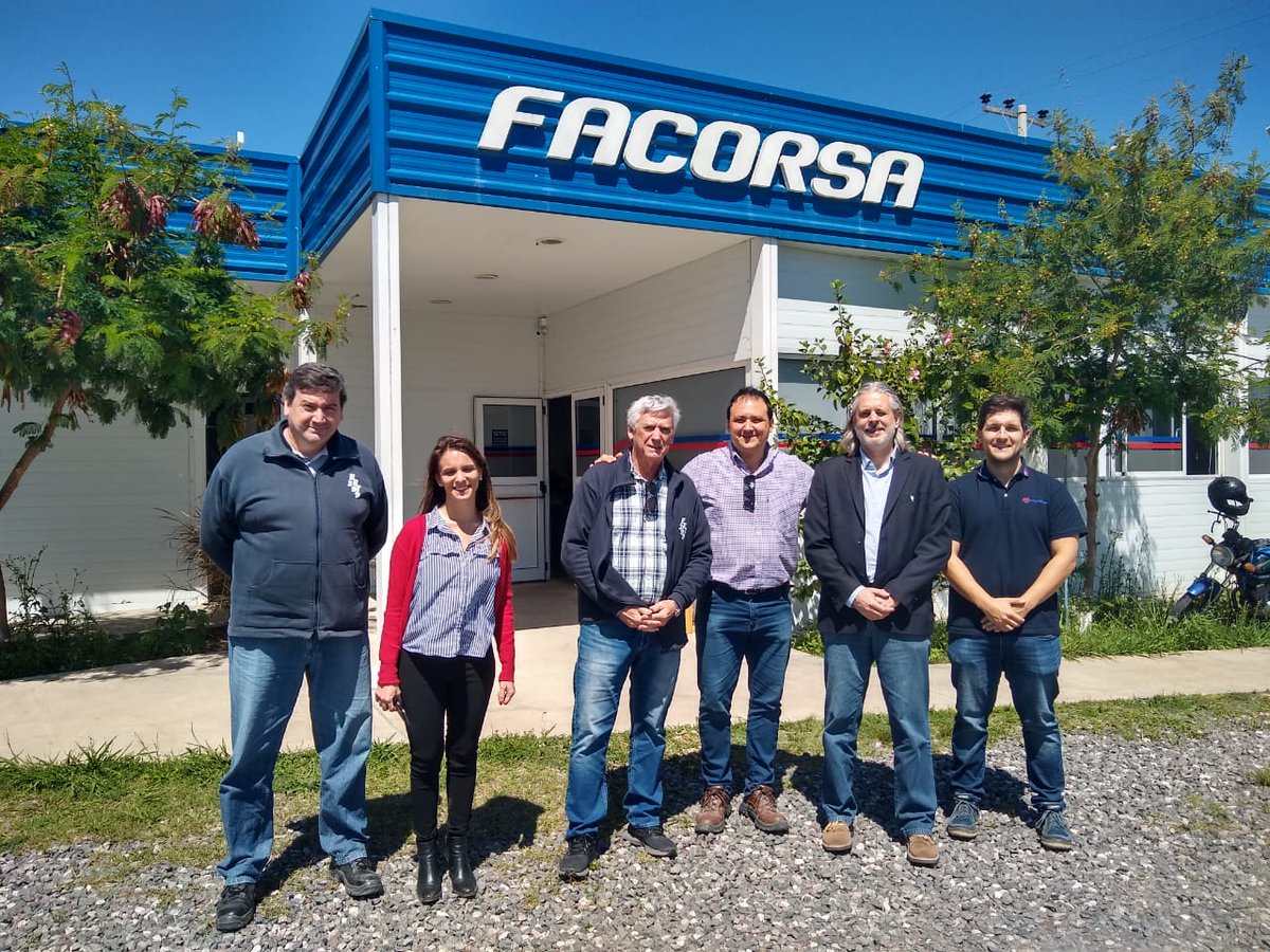CAMSFE1's tweet photo. En la tarde de hoy, acompañamos a nuestra empresa asociada @facorsaok en la concreción de la donación de una máquina de soldadura de punto para la EETP Nro. 399 "Gastón Gori" de la localidad de Recreo. https://t.co/sqCfWQTwP5