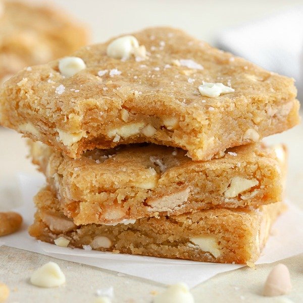 CelebrateSweets's tweet photo. If you like sweet and salty desserts you have to try these SALTED CARAMEL WHITE CHOCOLATE BLONDIES! #blondies #saltedcaramel #whitechocolate
https://t.co/9NIrJ0McH3 https://t.co/Vmj313iFS8