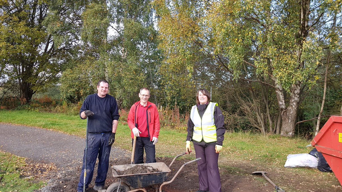 Caroldingdong's tweet photo. Dumb dumpers operating in an area near you! 🤔 Maryhill locks took a hit this time! Shameful, wasteful idiots. Good job #canalvolunteers were able to sort this mess out. Thank you @Russellbeverid1, Donna and Arthur for helping today. @scottishcanals @MillarRichard https://t.co/q7hiLUbweN