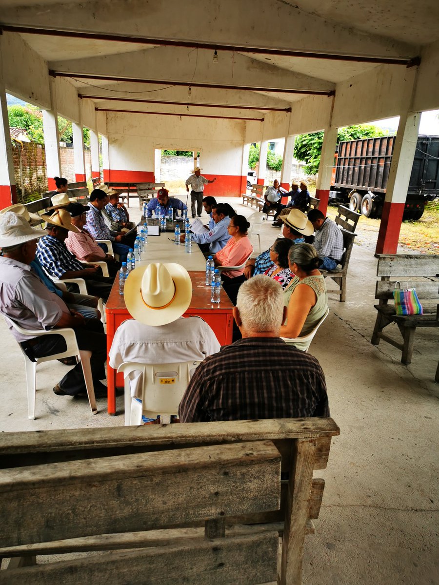 papiringocamilo's tweet image. Trabajando coordinadamente entre la Comunidad Indigena de #Cuzalapa, el Ayuntamiento de Cuautitlán de García Barragán y la #RB #SierraDeManantlan para acciones de aprovechamiento sustentable y rehabilitación de caminos en la región.