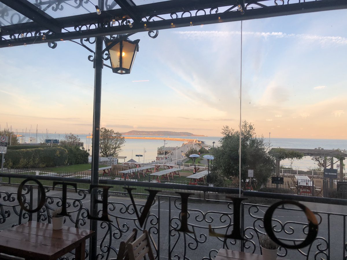 Lovely sunset over the harbour in dun laoghaire earlier this evening. #oliveto