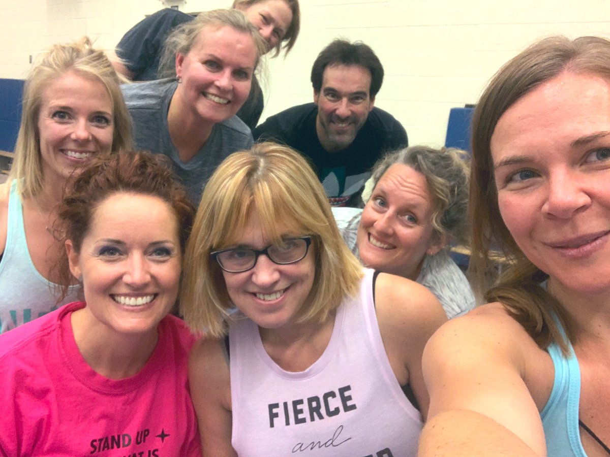 legrasmeyer's tweet image. Taking care of ourselves with a team workout after school! @KCarmount @pineriveres #wellness #workoutatwork #selfcare #fitness #fitnessgoals #teambuilding