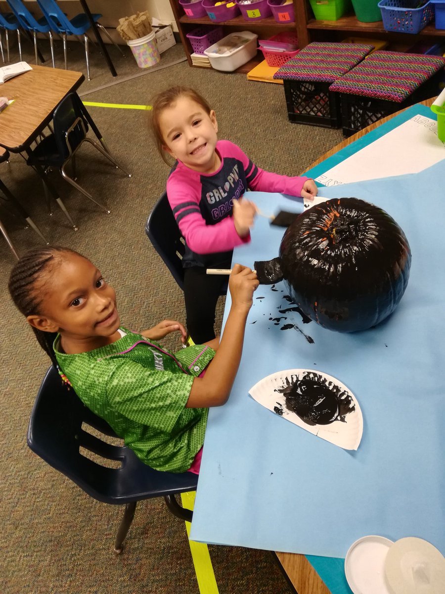 FroelkeNix's tweet photo. We chose a storybook character for our classroom pumpkin!! 🎃🎨📚 Everyone took turns painting throughout the day! 😊 #storybookpumpkin #Kindergarten #ramtastic @roth_library @RothKISD https://t.co/LygL1I8i09