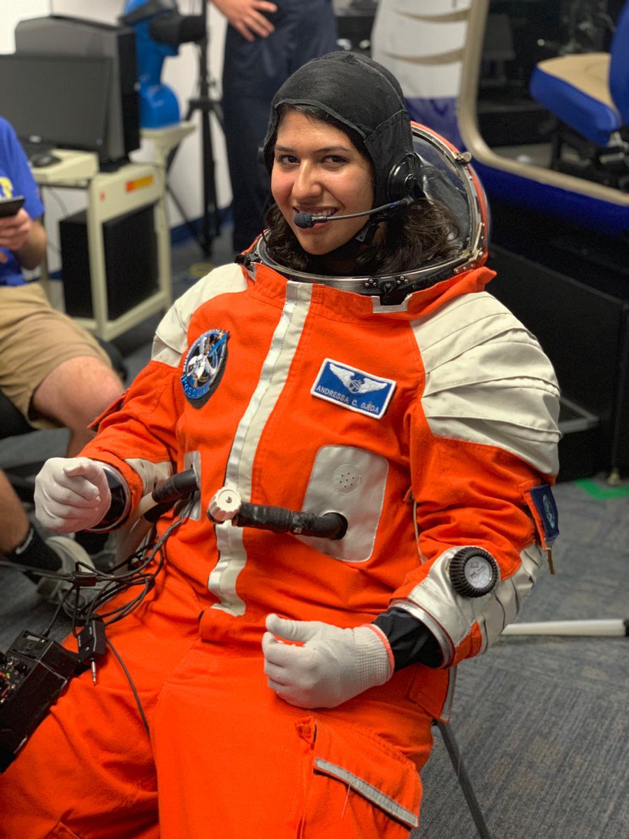 pauloojeda's tweet photo. @Astro_Jessica @Astro_Christina @NASA_Johnson @Space_Station @NASA_Astronauts @NASA How do you feel about inspiring so many people? My 18yo daughter @andressa_ojeda has chosen her path already! https://t.co/FEyZ4kuZom