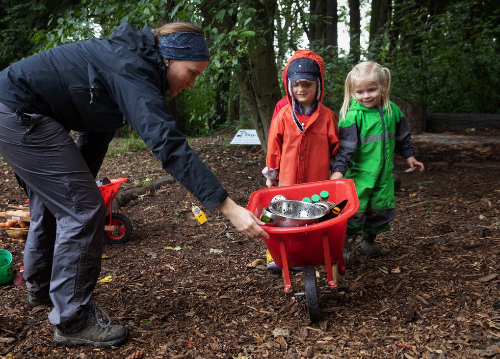 Outdoor preschools in Washington can now be full-day programs. I'm thrilled to see this concept spreading nationally. Kids need to move their bodies and connect with nature, a fabulous learning environment!

bit.ly/2MzT5gE