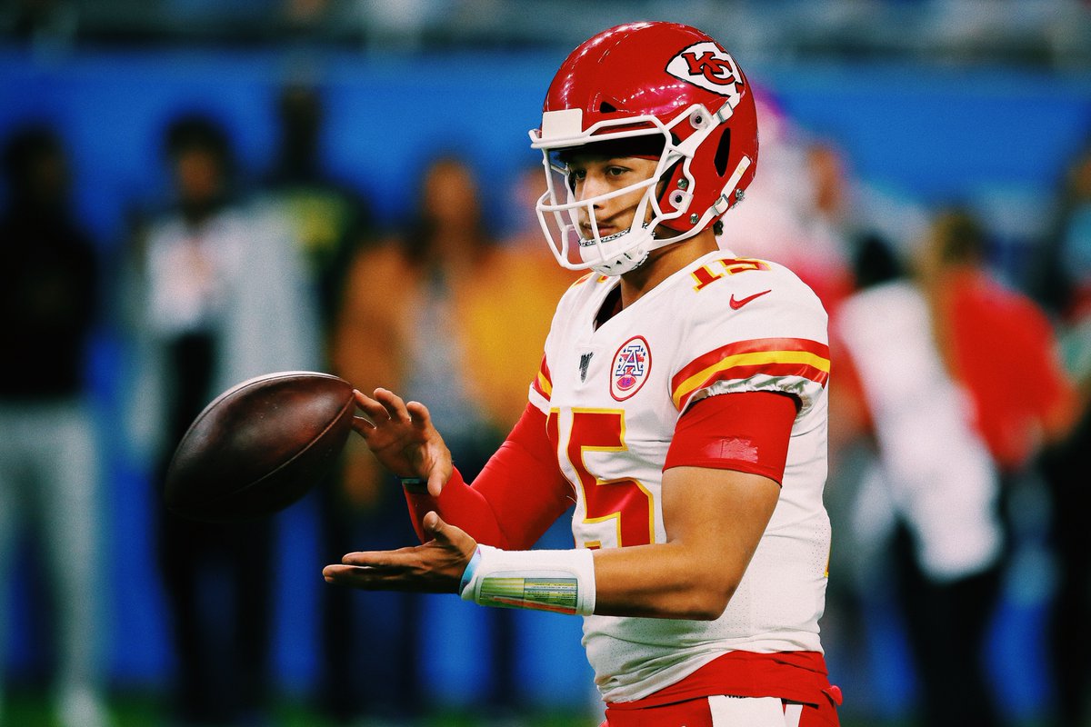 BleacherReport's tweet photo. Over the summer, Patrick Mahomes visited with a young fan named Whitney Wells, who has a rare brain tumor.

He was given a wristband with her name on it that says “You got this.”

The reigning MVP has been wearing it all year 🙏 

(via @ChiefsLotJ | @nfldraftscout | @brgridiron) https://t.co/TWnKNyVmw7