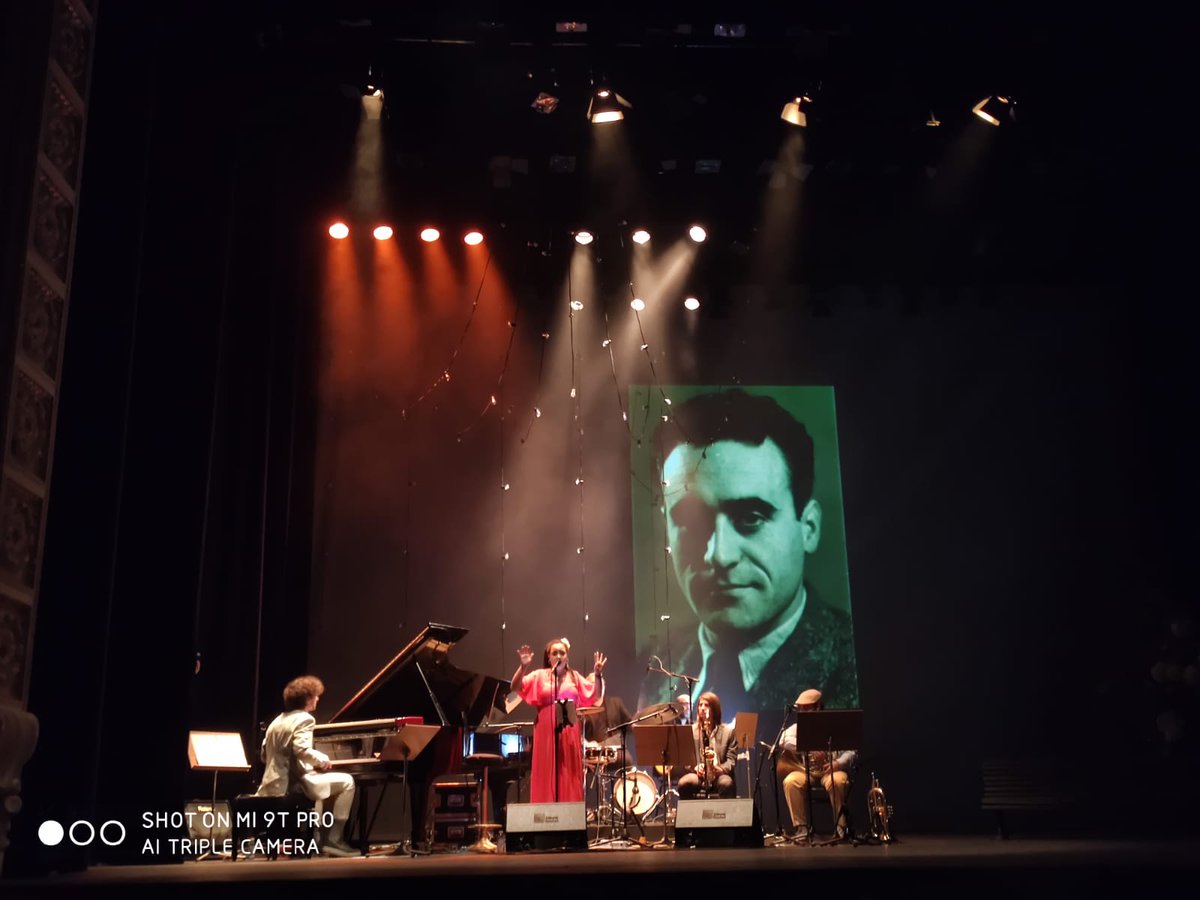 Ra_Mas's tweet photo. "El mundo es teatro, la vida es teatro y el teatro es teatro dentro del teatro, que por ser una mentira de verdad es más verdadero que una verdad de mentira, ya que es más sincero simular lo que no se siente, que sentir lo que se simula", Pepe Estruch.
IV GALA DE #PremisEstruch https://t.co/zbyMsAnfCT