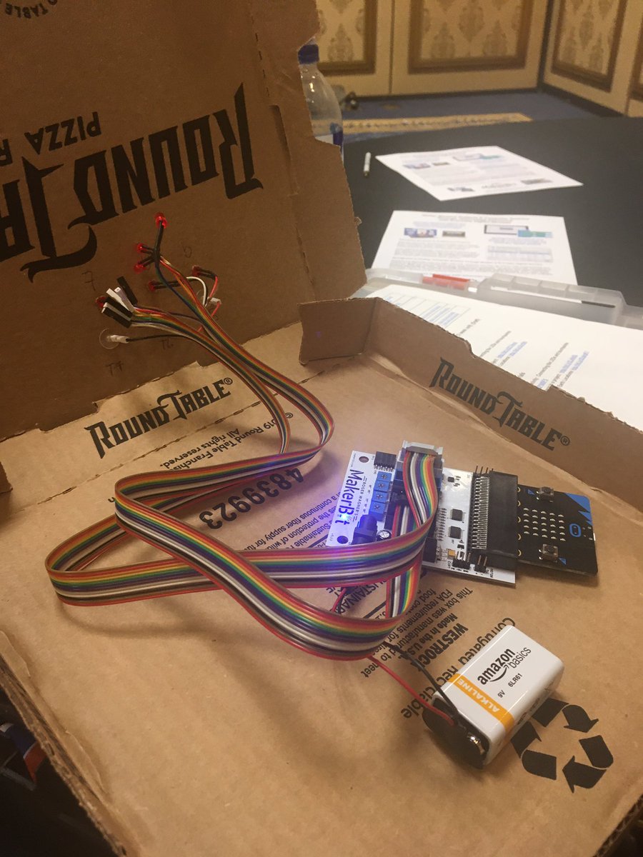 Oh look out everyone! I can make cool things - for educational purposes of course!  😎 #aect19 <a href="/TheMakerBit/">TheMakerBit</a>