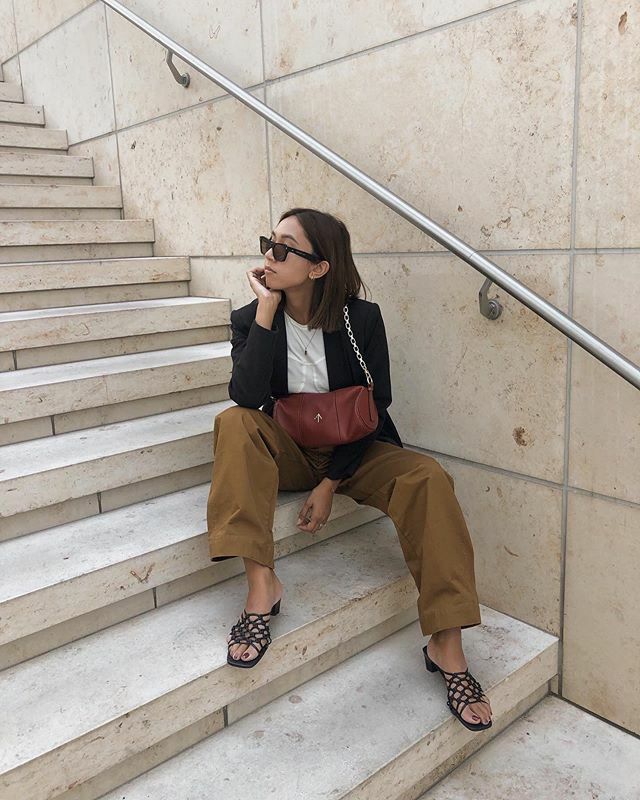 Waiting For Monday To Be Over Like. @shhtephs
.
.
.
.
.
.
.
. #fallblazer #blazer #blackblazer #falllayers #blazerstyle #mondaymotivation #mondaymood ift.tt/2MYAUA9